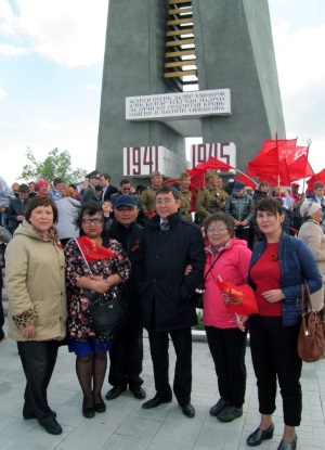 Нотариусы Республики Калмыкия совершили автопробег, посвященный 70-летию Победы в Великой Отечественной войне
